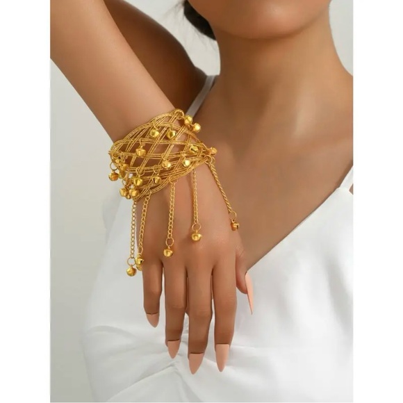 Chic Gold Mesh Bracelet with Dangling Beads - Picture 3 of 9